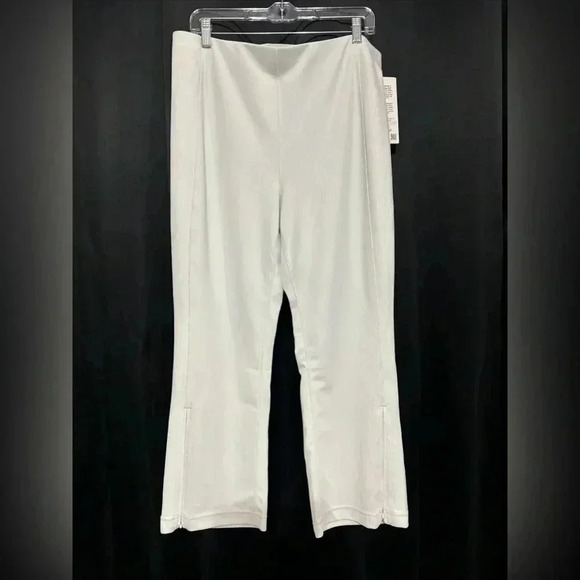 NWTs Lululemon Ribbed Softstreme Pants - Picture 1 of 6